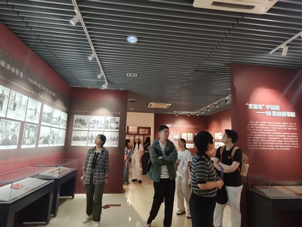 2026年5月30日清华大学教育学院师生参观政绩观展览